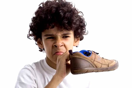 как устраить неприятный запах обуви
